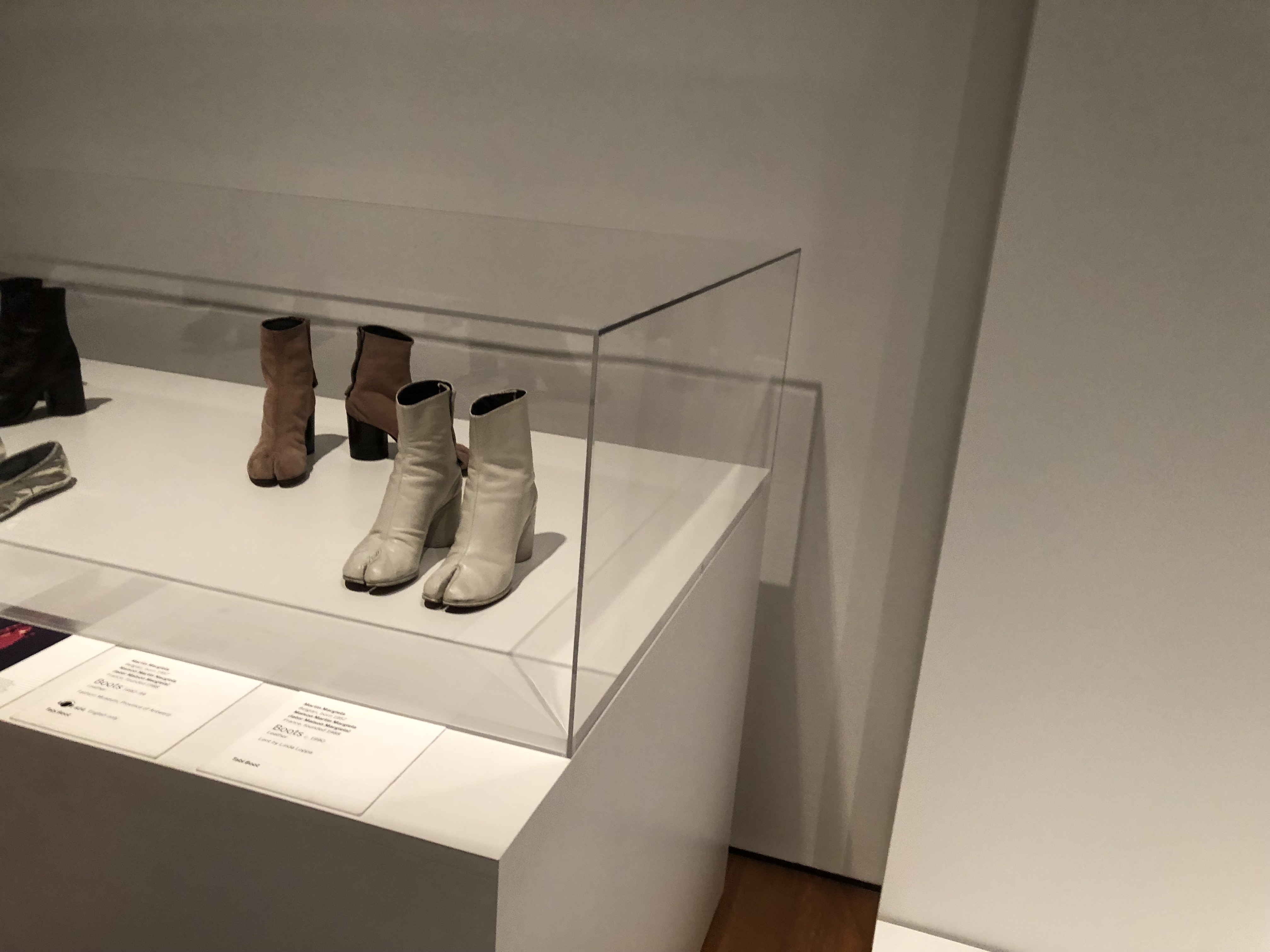 Research: Is fashion modern? @ Moma Items